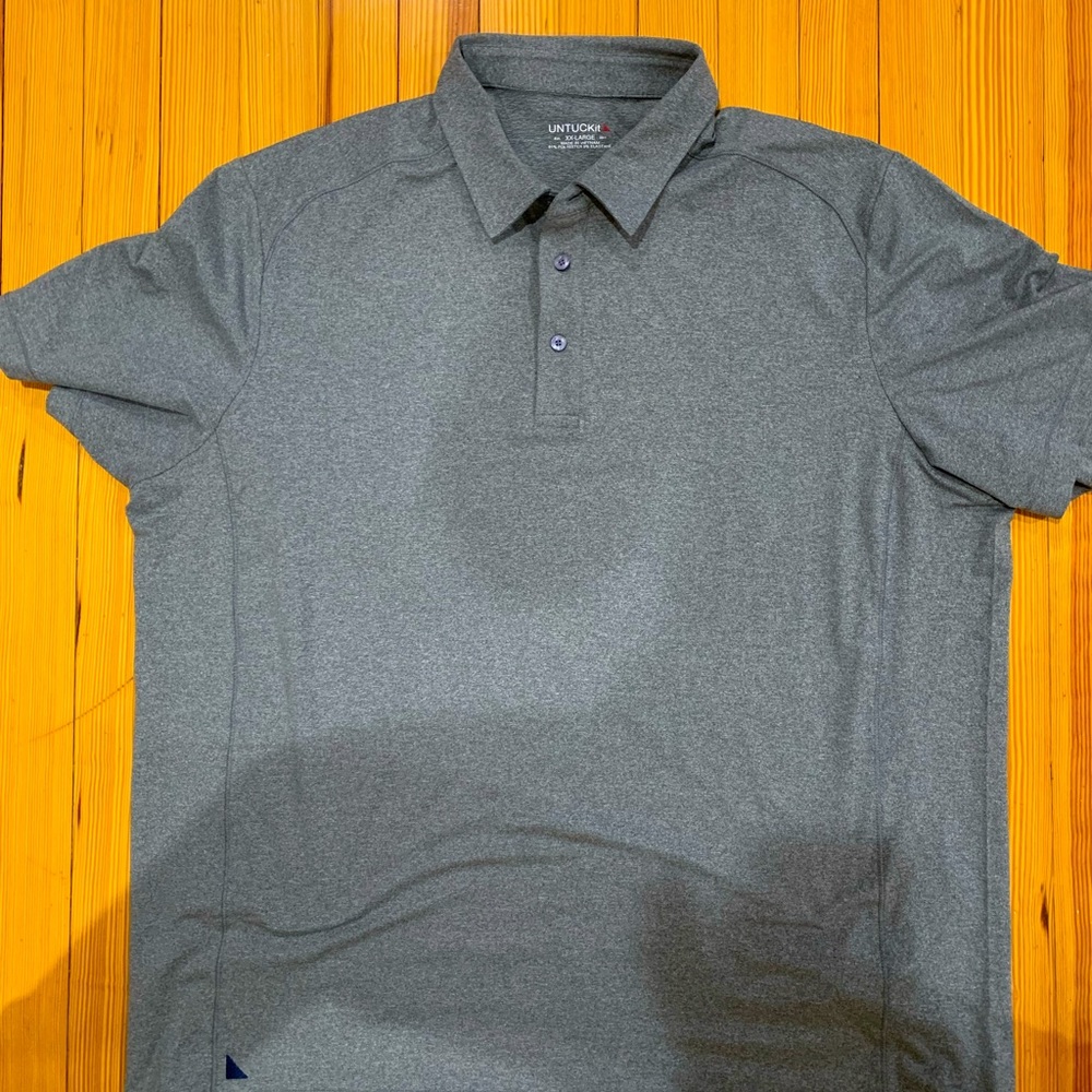 NWOT Men Untuckit Polo
